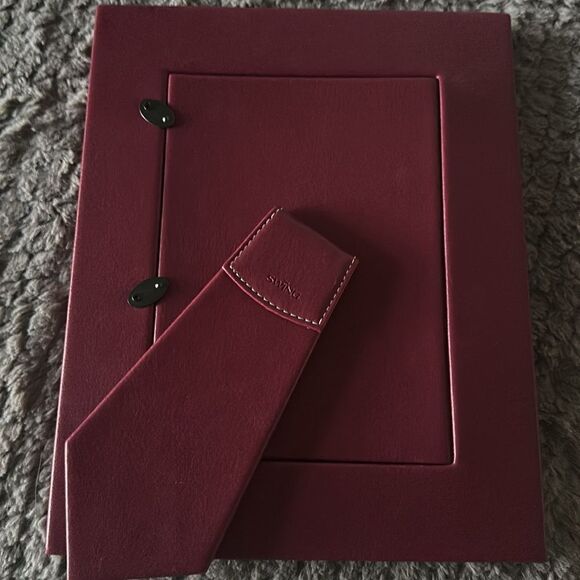 Swing Leather 8 x 10  Easel Picture Frame! - Picture 2 of 5